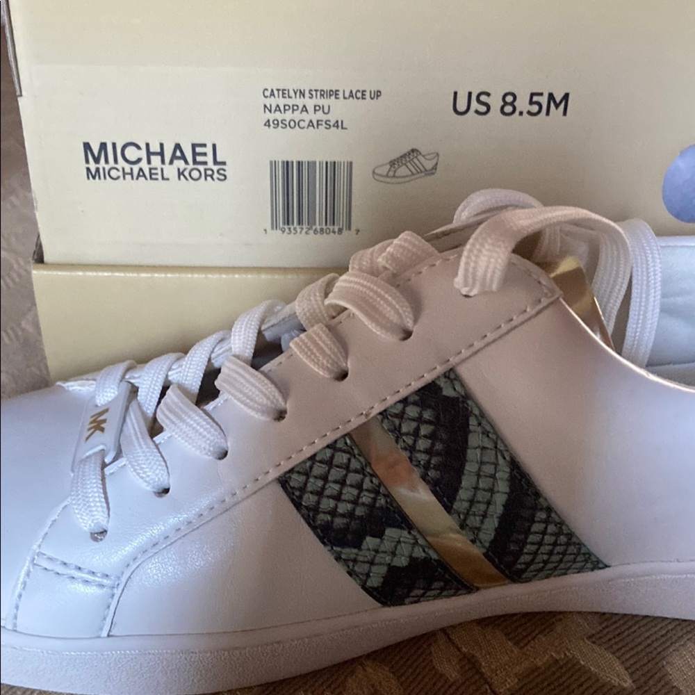 Michael Kors White and Green Sneakers with Stylish Design - Picture 4 of 6